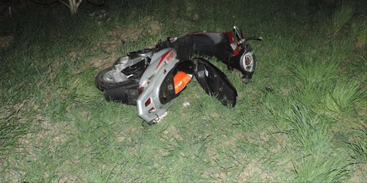 Muž pod vplyvom alkoholu zrazil vodičku motocykla, následne ušiel