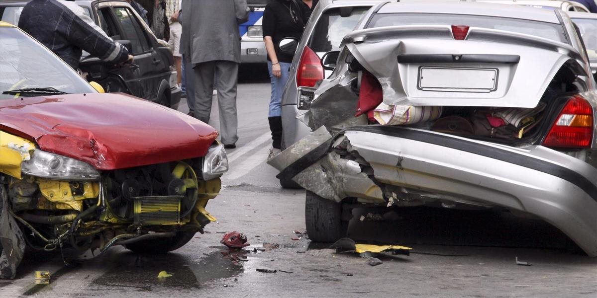 Pri preventívnej akcii proti nehodám sa v Maďarsku zrazilo šesť áut