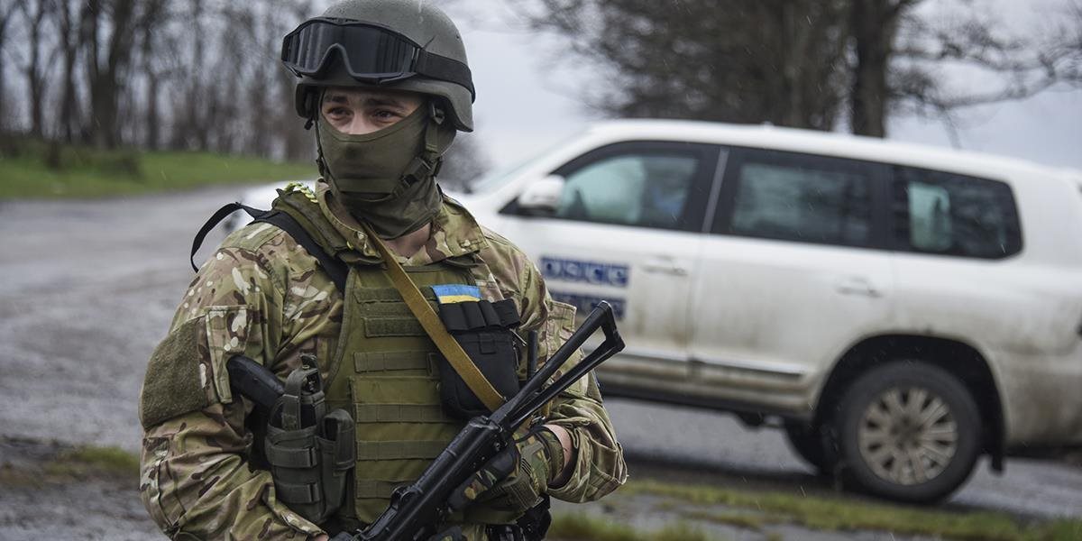 Prímerie na východe Ukrajiny sa naďalej porušuje