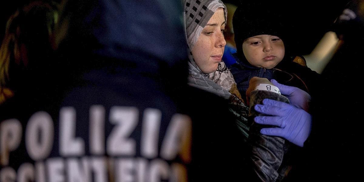 Talianska polícia rozbila sieť pašerákov, ktorí prevážali utečencov