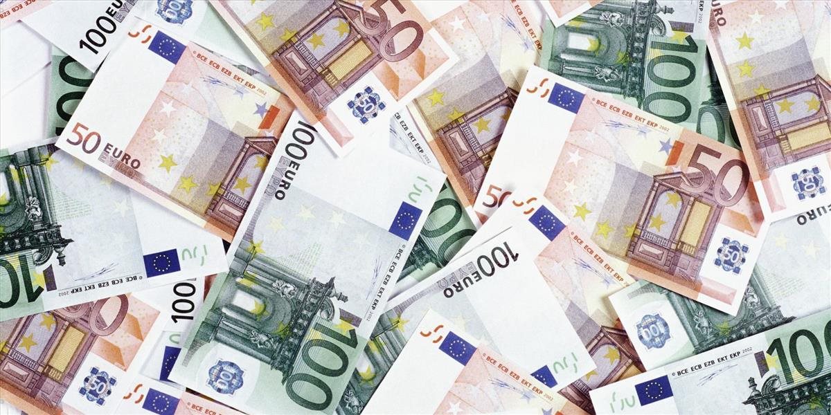 Kurz eura sa drží nad úrovňou 1,07 USD/EUR