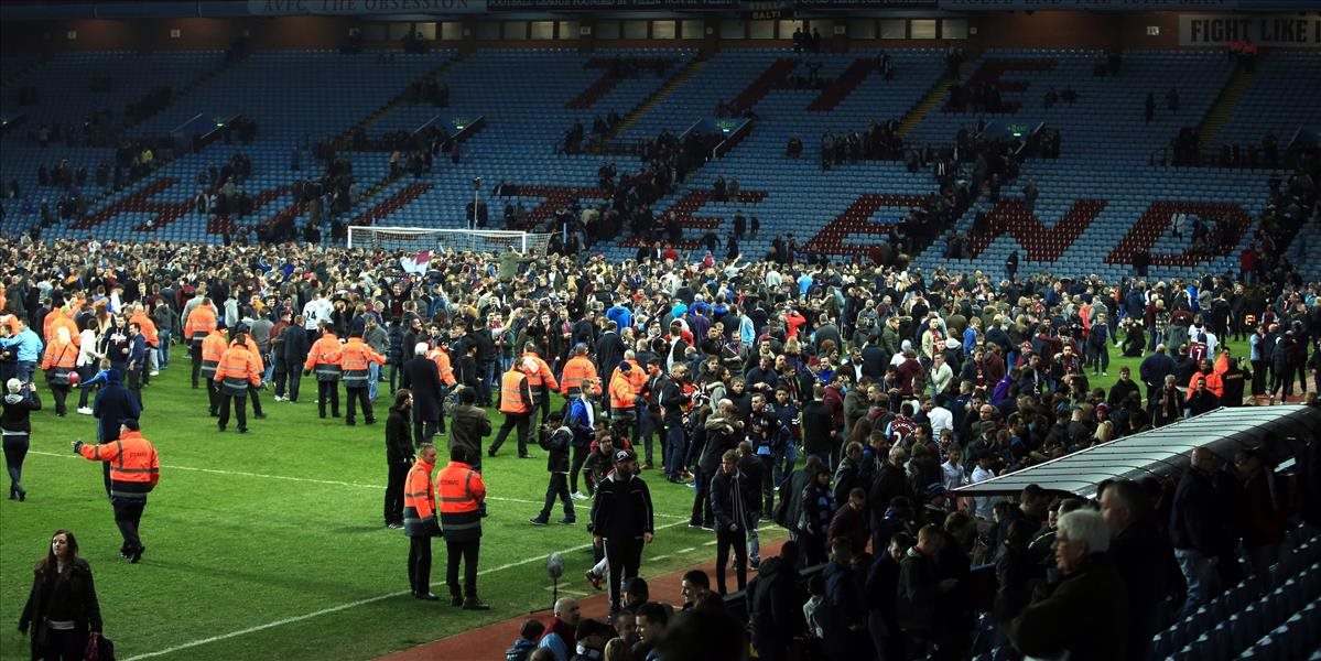 Aston Villa bude pykať za inváziu fanúšikov na trávnik