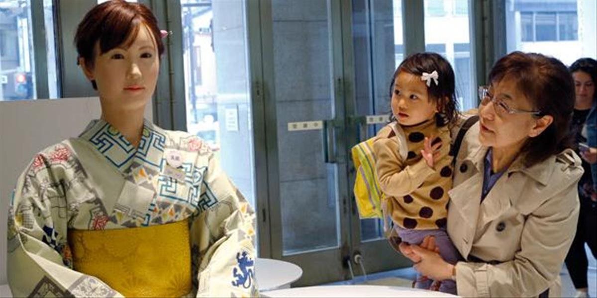 VIDEO V japonskom obchodnom dome zamestnali humanoidného robota