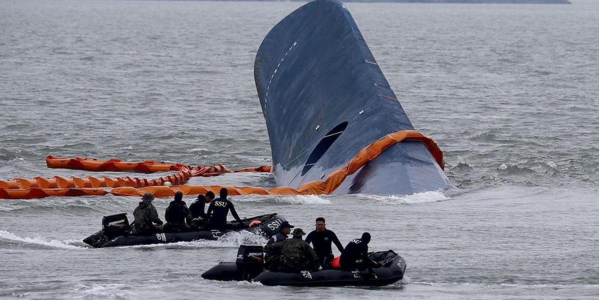 Južná Kórea oficiálne schválila plány na vyzdvihnutie potopeného trajektu Sewol