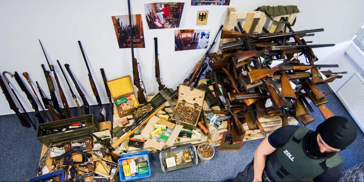 V rodinnom dome v Nemecku našli 700 zbraní a tony munície