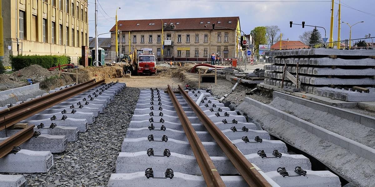 Rekonštrukcia električkových tratí v Košiciach sa skončí v októbri, konštatuje Sieť