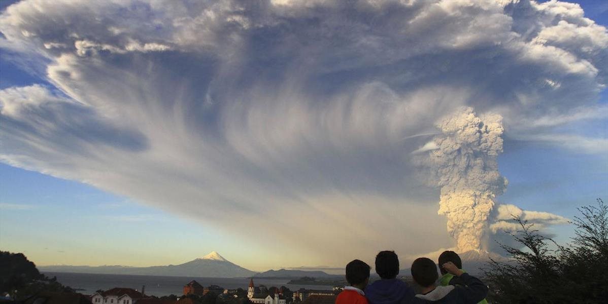 V Čile po 40 rokoch vybuchla sopka Calbuco, evakuovali miestnych obyvateľov