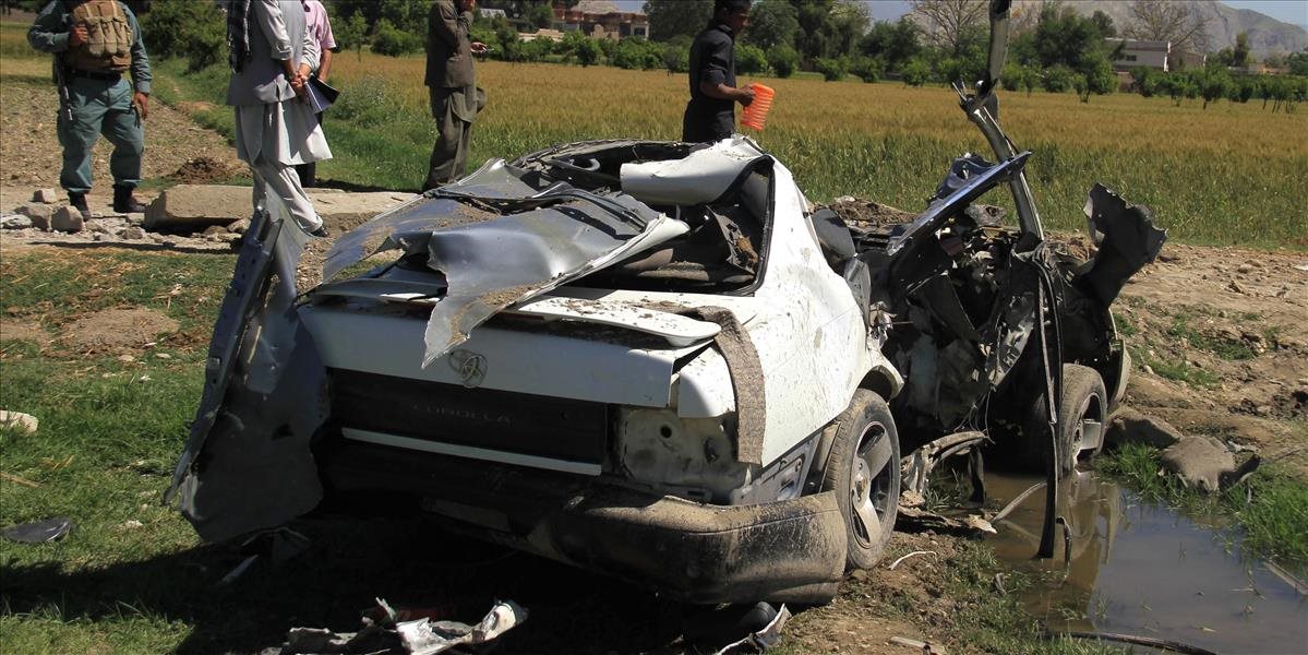 Výbuch nálože umiestnenej pri ceste zabil v Afganistane celú rodinu