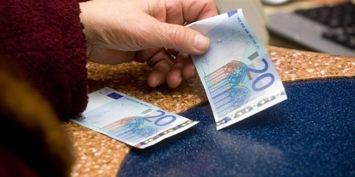 Muž vylákal pod rôznymi zámienkami od 64-ročnej ženy takmer 16.000 eur