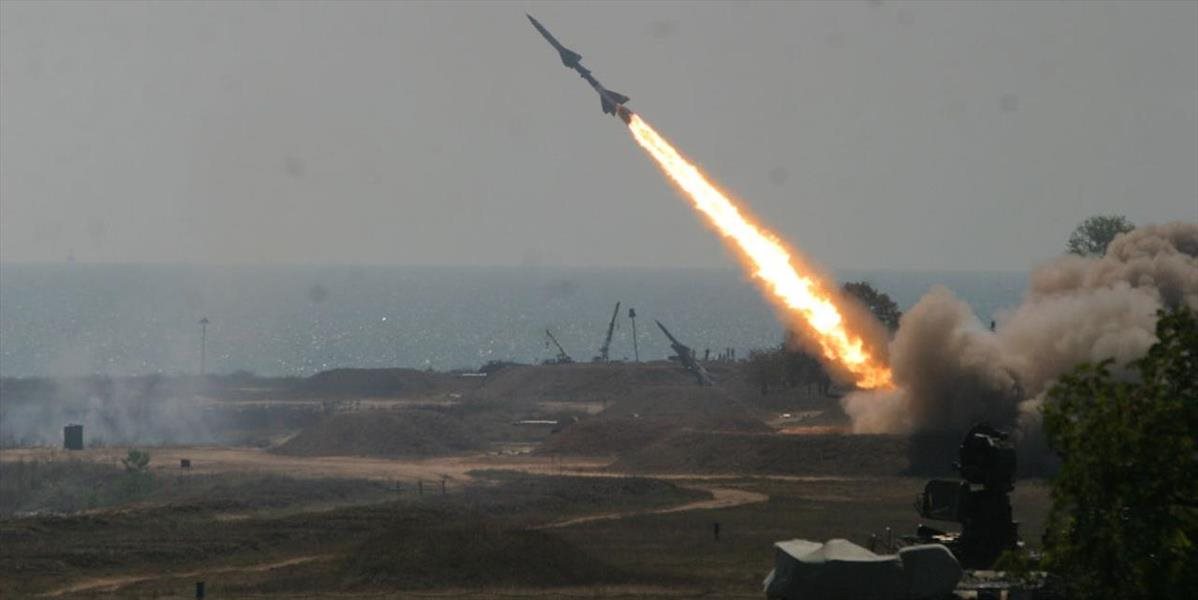 Medzi Izraelom a pásmom Gazy došlo opäť k raketovému útoku a paľbe