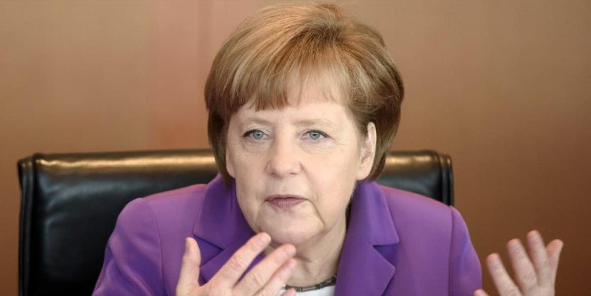 Merkelová: Je potrebné urobiť všetko, aby sa Grécku neminuli peniaze
