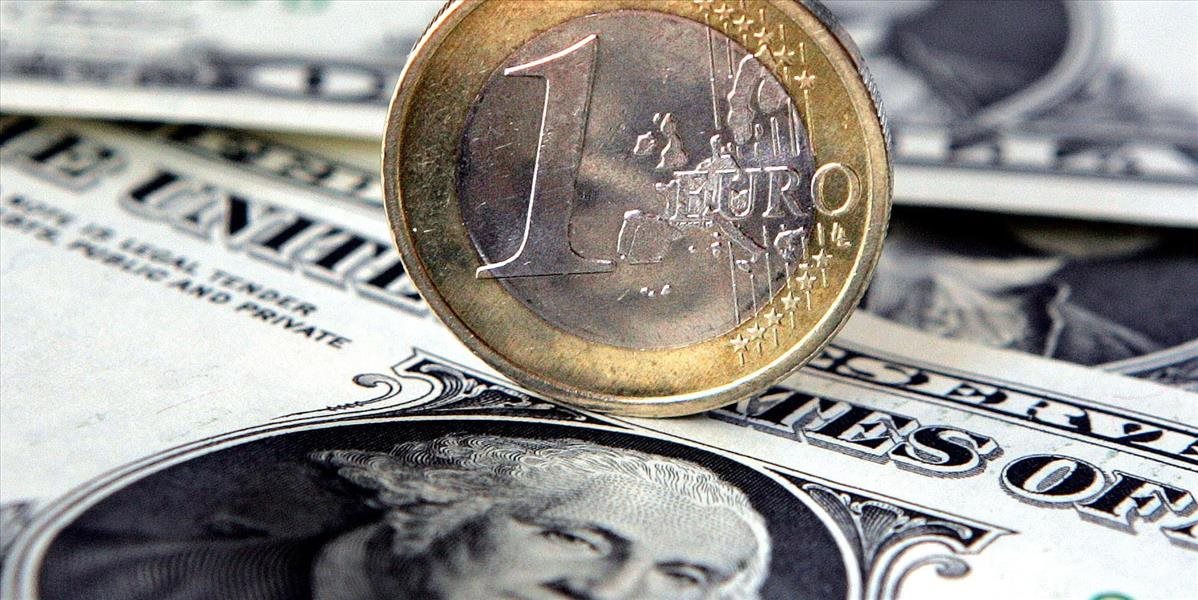 Euro najprv voči doláru vzrástlo, ale neskôr o zisky prišlo