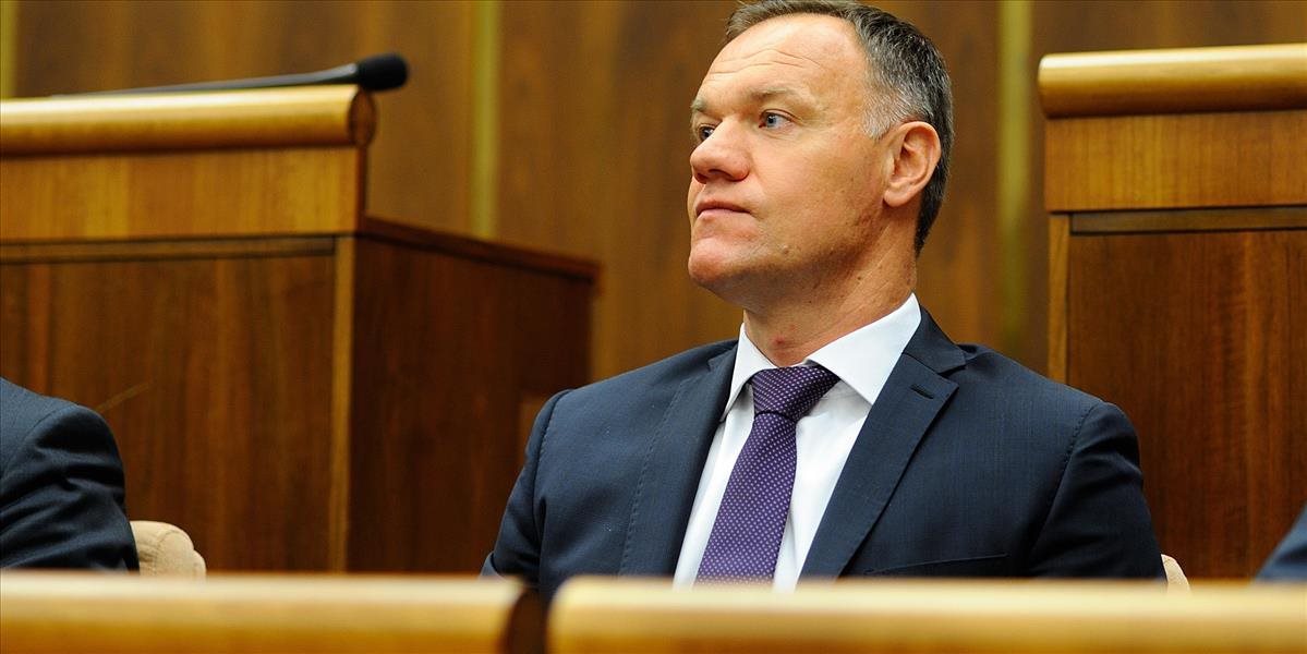 Minister Čislák zostáva vo funkcii, opozícia ho neodvolala