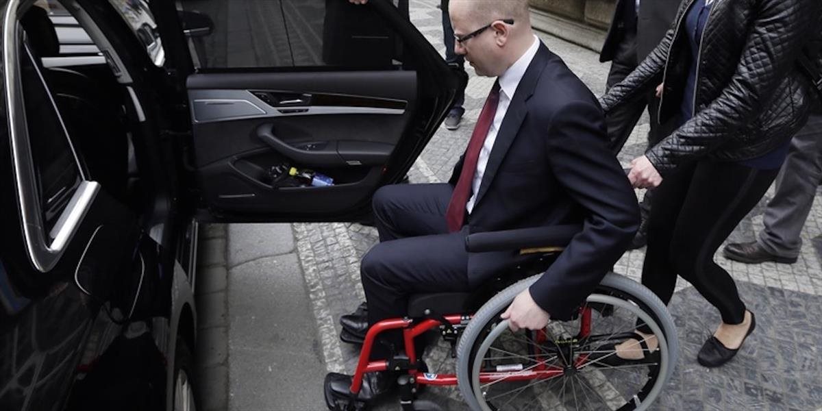 Premiér Sobotka si vyskúšal situáciu invalidov na vozíku