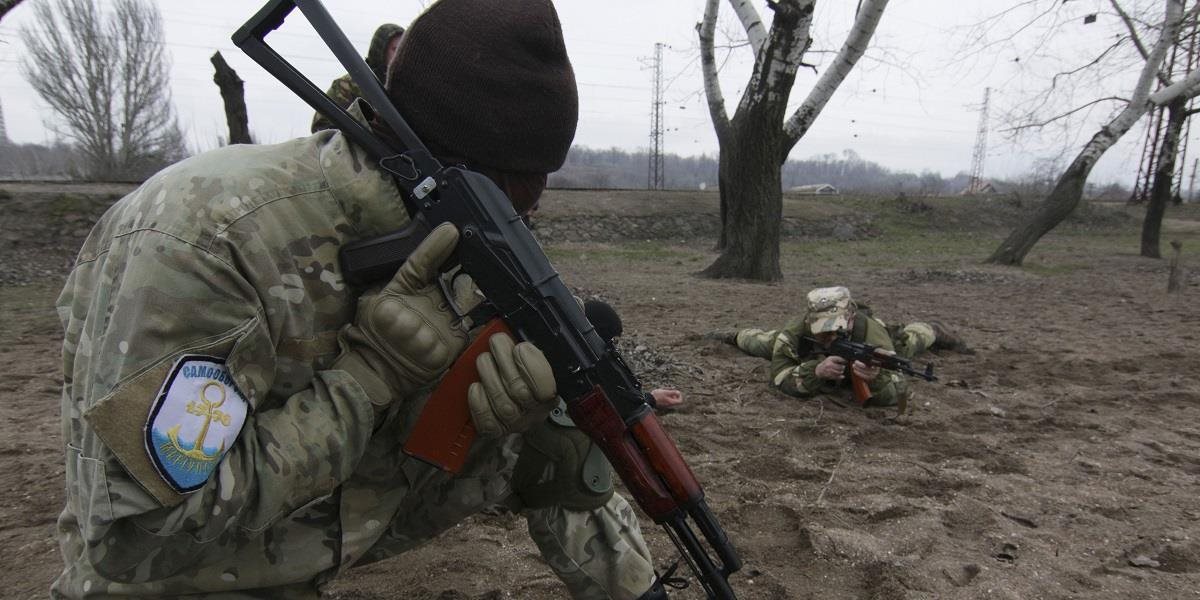 Pri útoku separatistov zomrel pri Mariupole ukrajinský vojak, dvaja sa zranili
