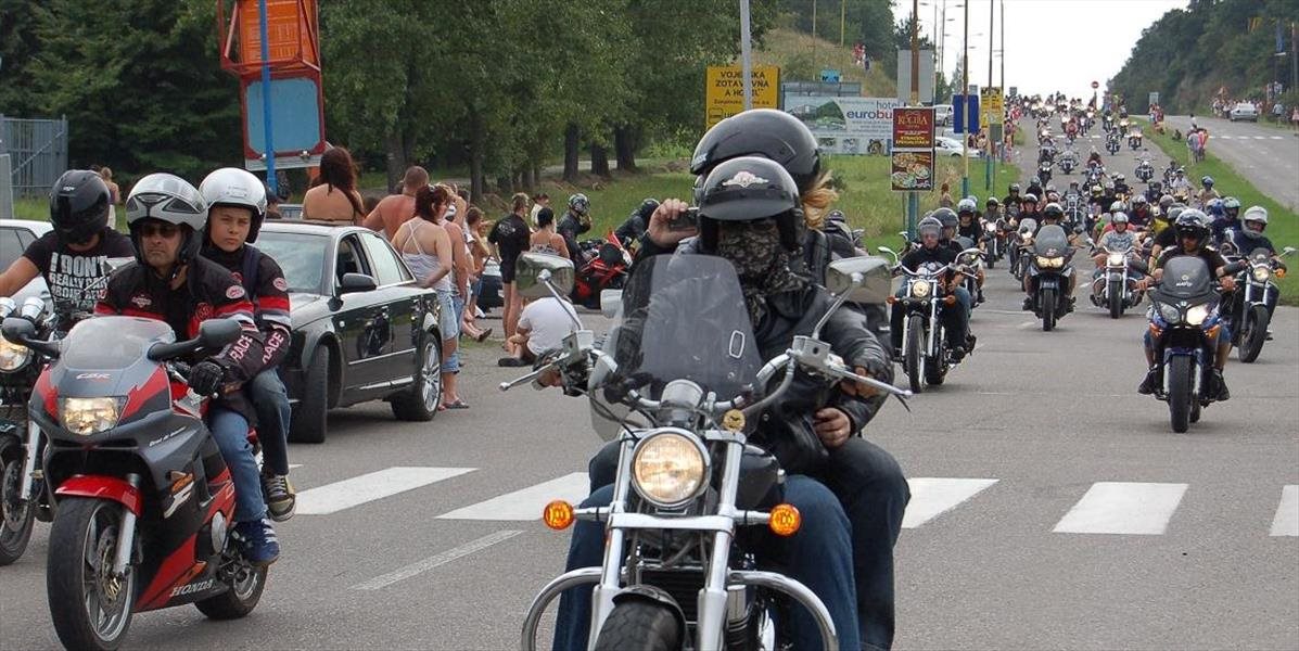 Ruskí motorkári vyrazili na cestu do Berlína napriek zákazu vstupu do Poľska