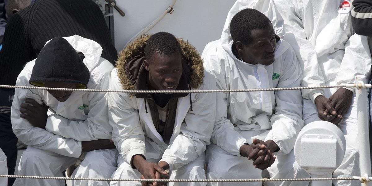 Talianské námorníctvo zachránilo pri pobreží Líbye 274 migrantov