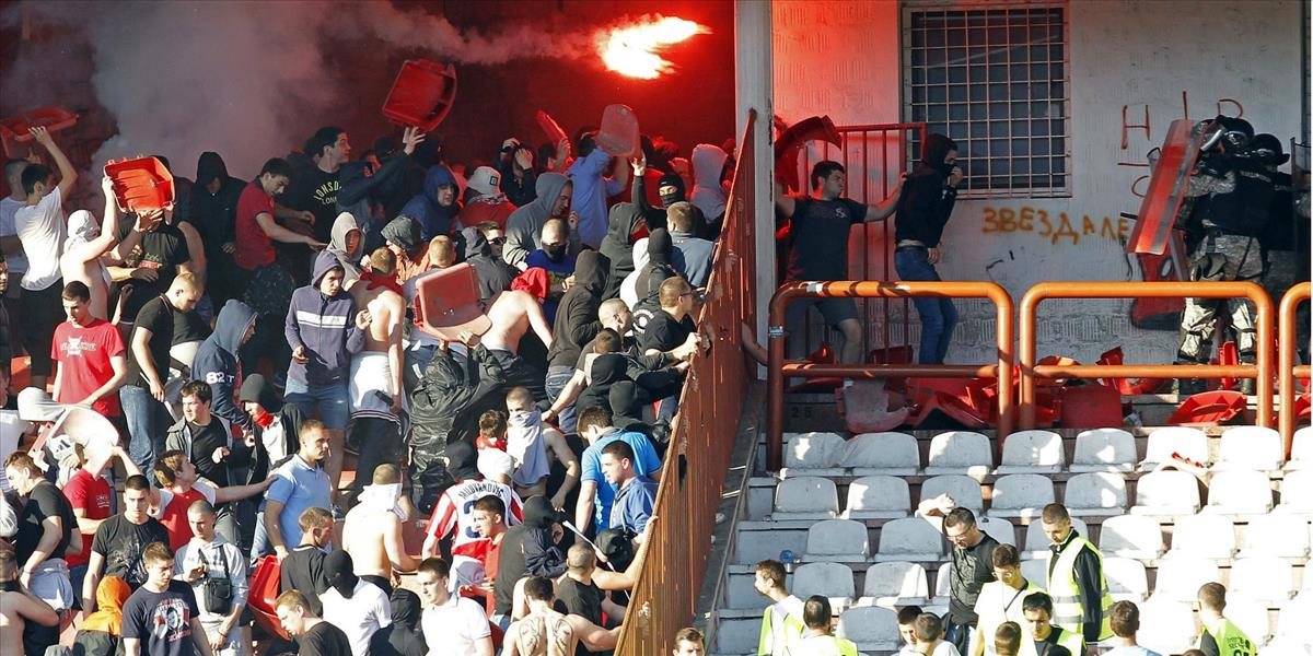 VIDEO Belehradské derby opäť poznačili výtržnosti fanúšikov
