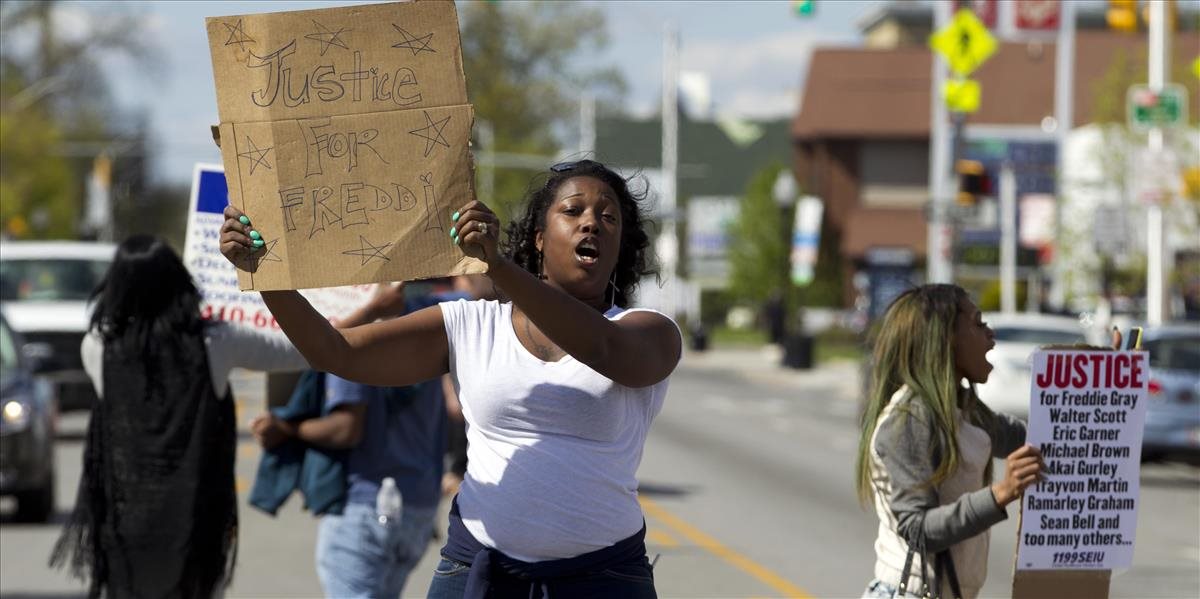VIDEO Tisíce ľudí protestovali v Baltimore proti policajnému násiliu