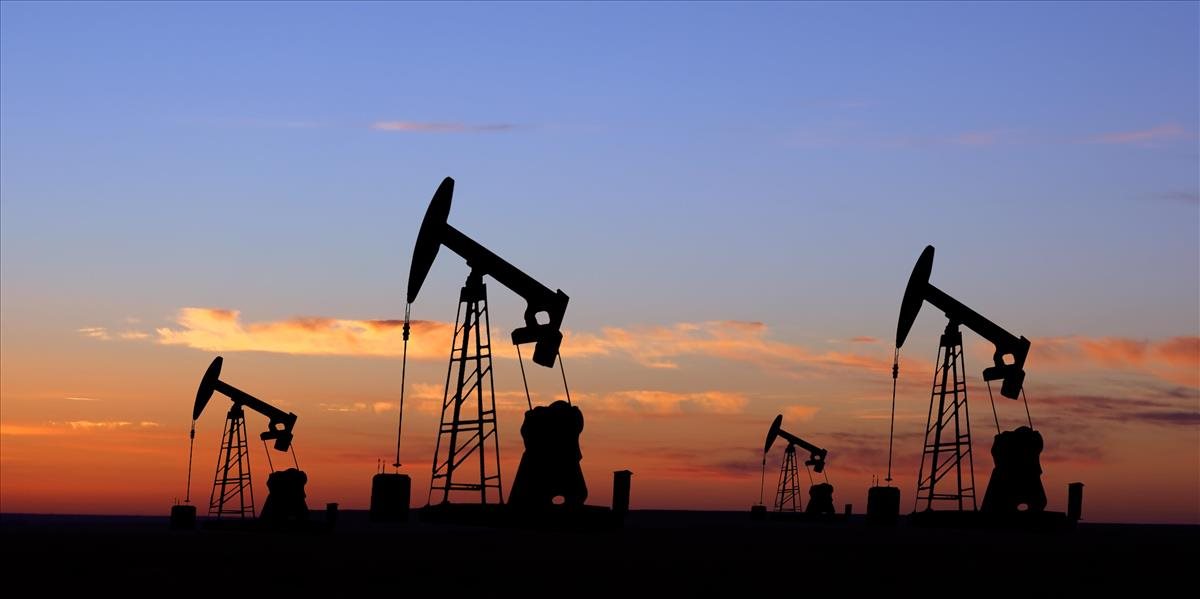 Ceny ropy mierne klesli, americká WTI sa obchoduje okolo 57 USD za barel