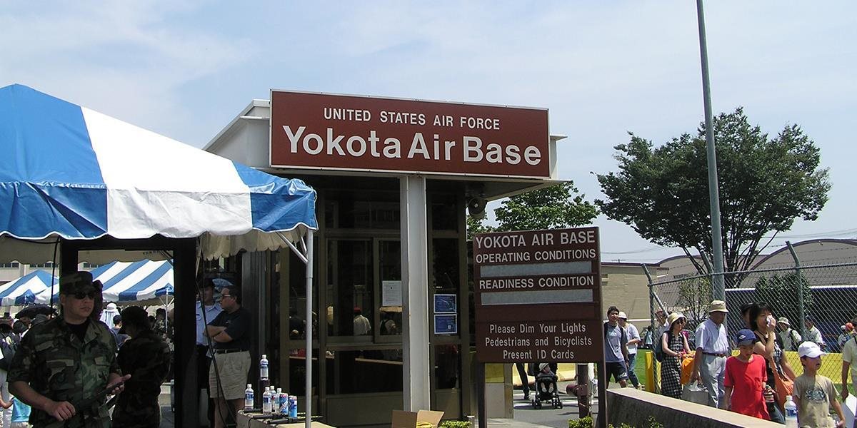 Japonská polícia vyšetruje výbuchy pri americkej základni, našla raketomety