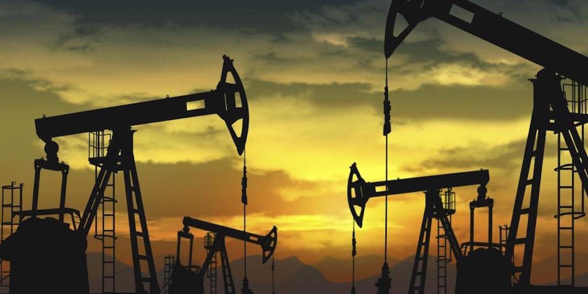 Ceny ropy pokračujú v poklese, americká WTI sa obchoduje okolo 56 USD
