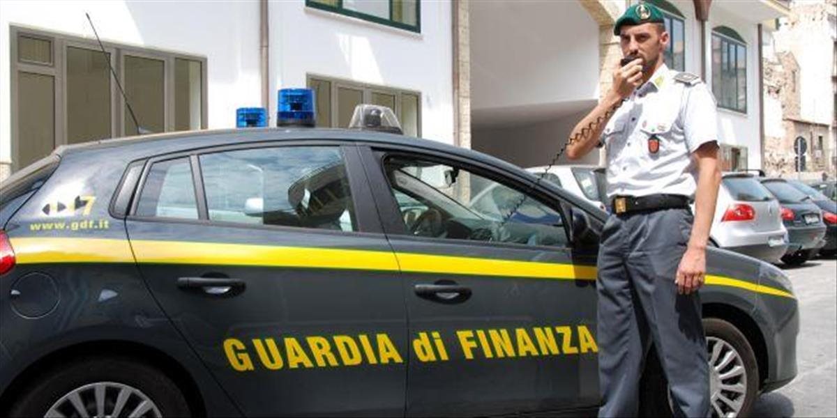 Talianska polícia rozložila nadnárodnú skupinu prepieračov peňazí