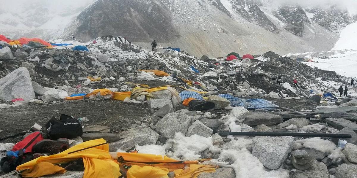 Po lavíne v turistickej oblasti hlásia 250 nezvestných