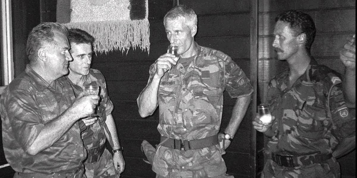 Holandský súd zamietol žalobu na troch veliteľov práporu OSN v Srebrenici