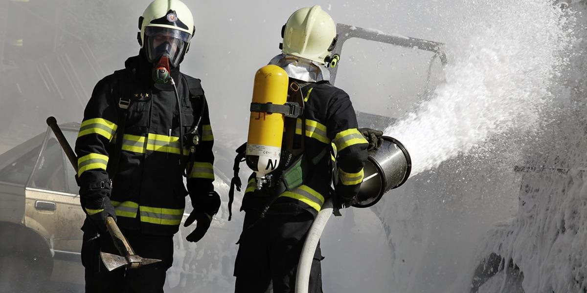 Oheň v bratislavskom sklade nikoho nezranil