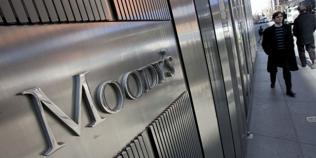 Moody's znížila rating Grécka hlbšie do špekulatívneho pásma