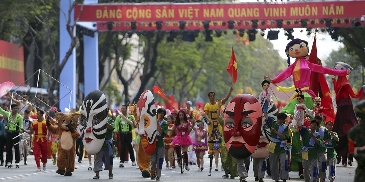 Vietnam oslávil 40. výročie ukončenia vojny a zjednotenia krajiny