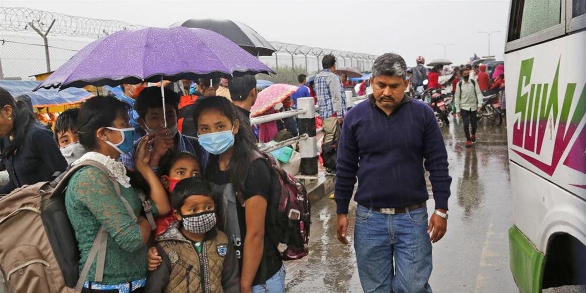 Prívalové dažde maria snahy záchranárov po zemetrasení v Nepále