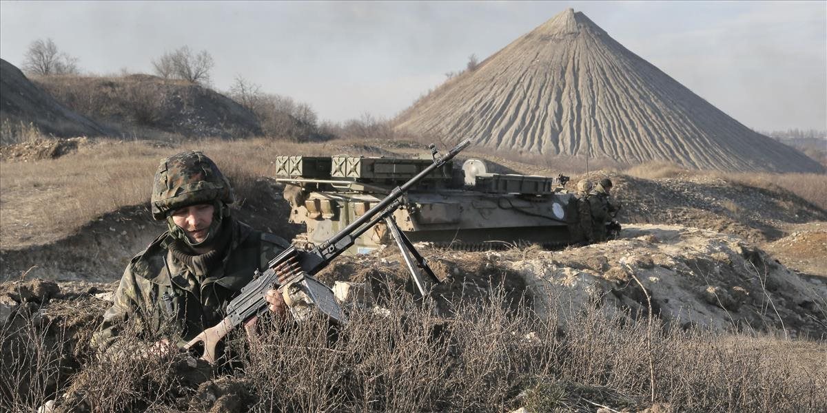 Ukrajinská armáda: Pri nových útokoch zahynul jeden vojak, štyria boli zranení