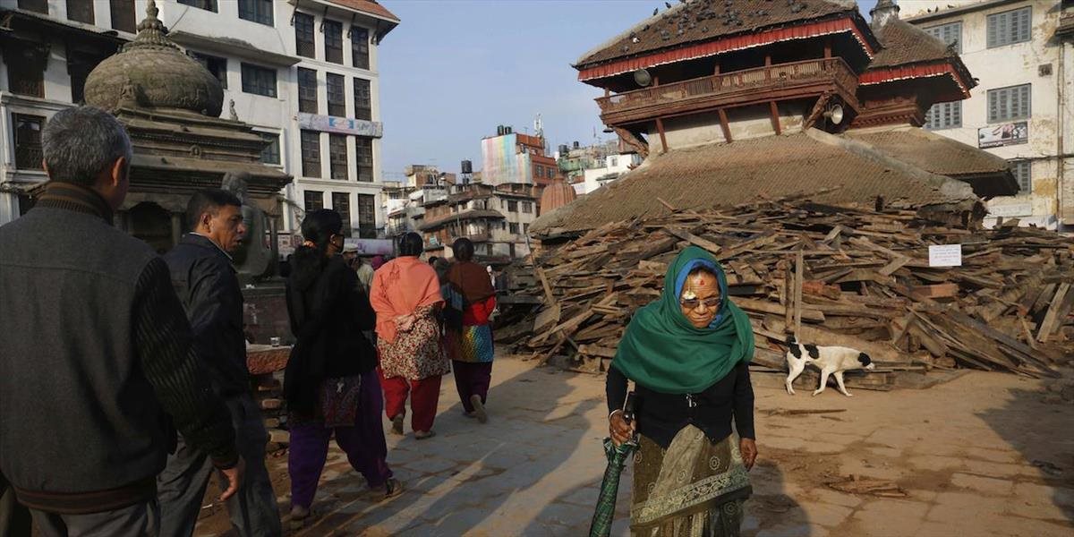 Vláda v Nepále v poskytne rodinám postihnutým zemetrasením peňažnú pomoc