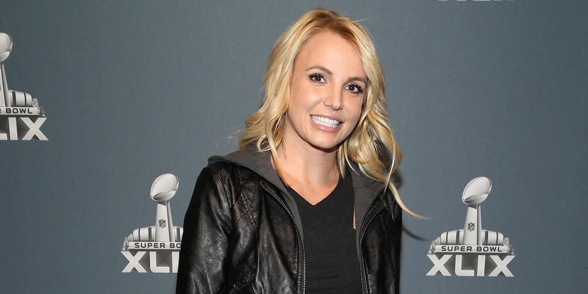 Britney Spears si zranila členok, lekár jej zakázal vystupovať