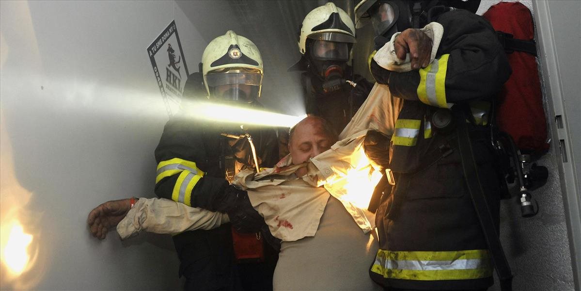 V Prievidzi ráno horel byt v ubytovni, hasiči evakuovali takmer 200 ľudí
