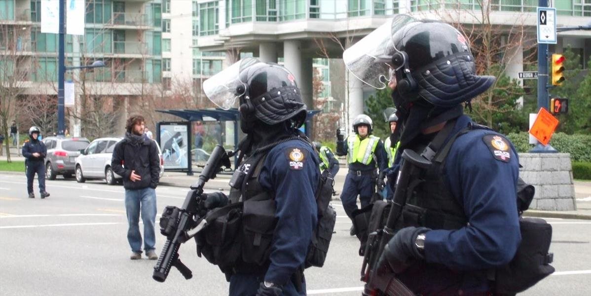 Kanadská polícia zatkla 70 účastníkov prvomájového pochodu Montrealom