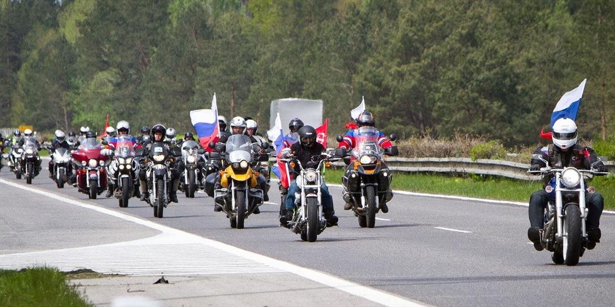 Ruskí motorkári z klubu Noční vlci po zastávke vo Viedni smerujú do Mníchova