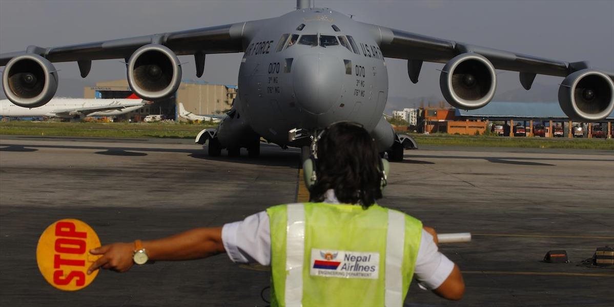 Humanitárna pomoc v Nepále ohrozená: Letisko uzavreli pre veľké lietadlá, počet obetí stúpol na 7250
