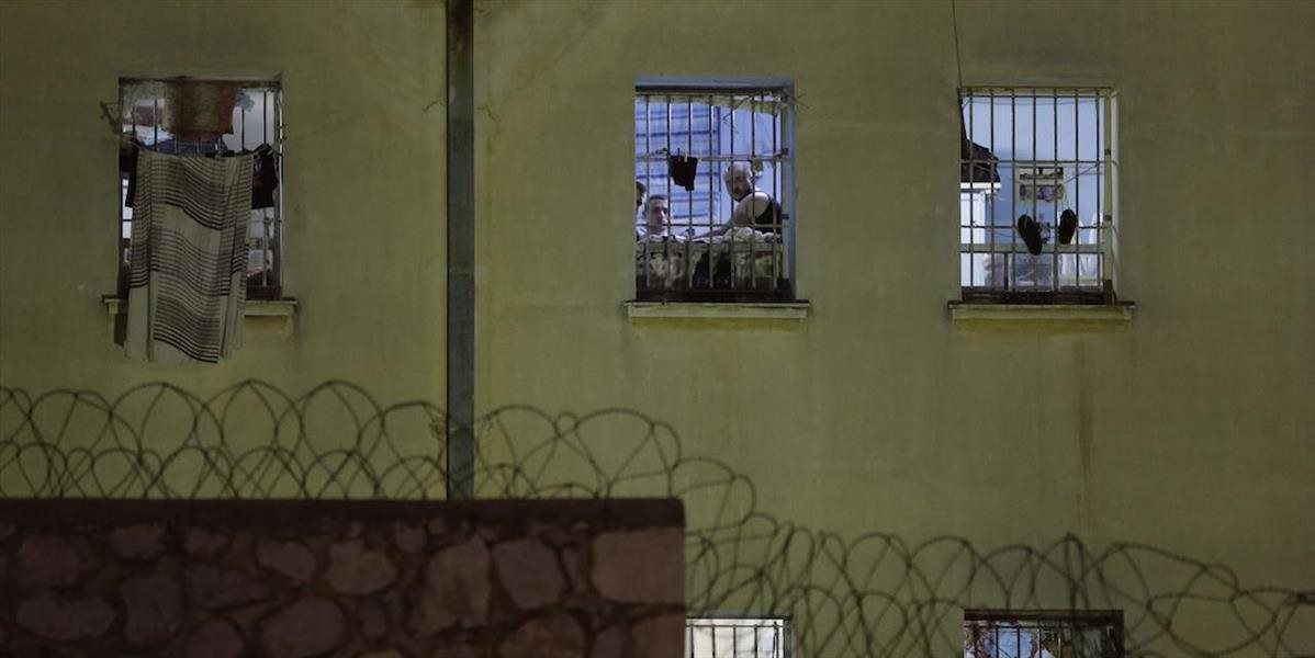 Bitka vo väznici neďaleko Atén: Dvaja mŕtvi a 21 zranených