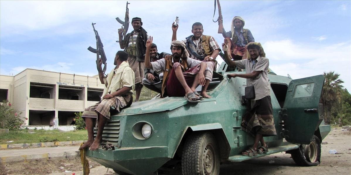 Jemenské milície potvrdili prevzatie kontroly nad strategickým letiskom v Adene