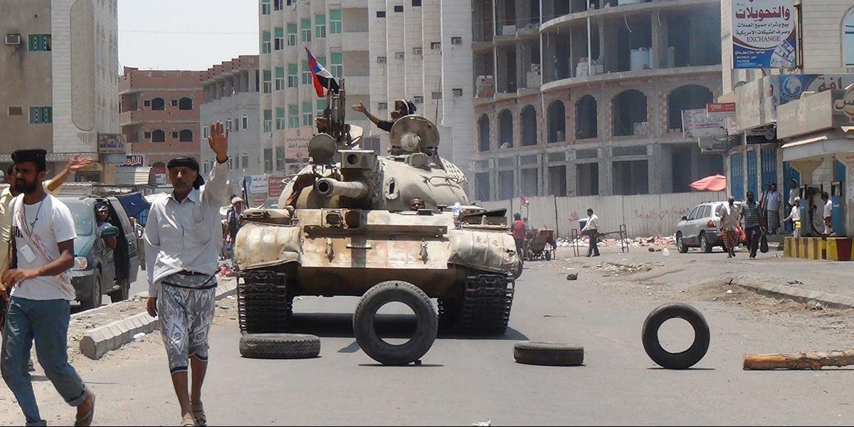 Nálety arabskej koalície zasiahli viaceré letiská v Jemene