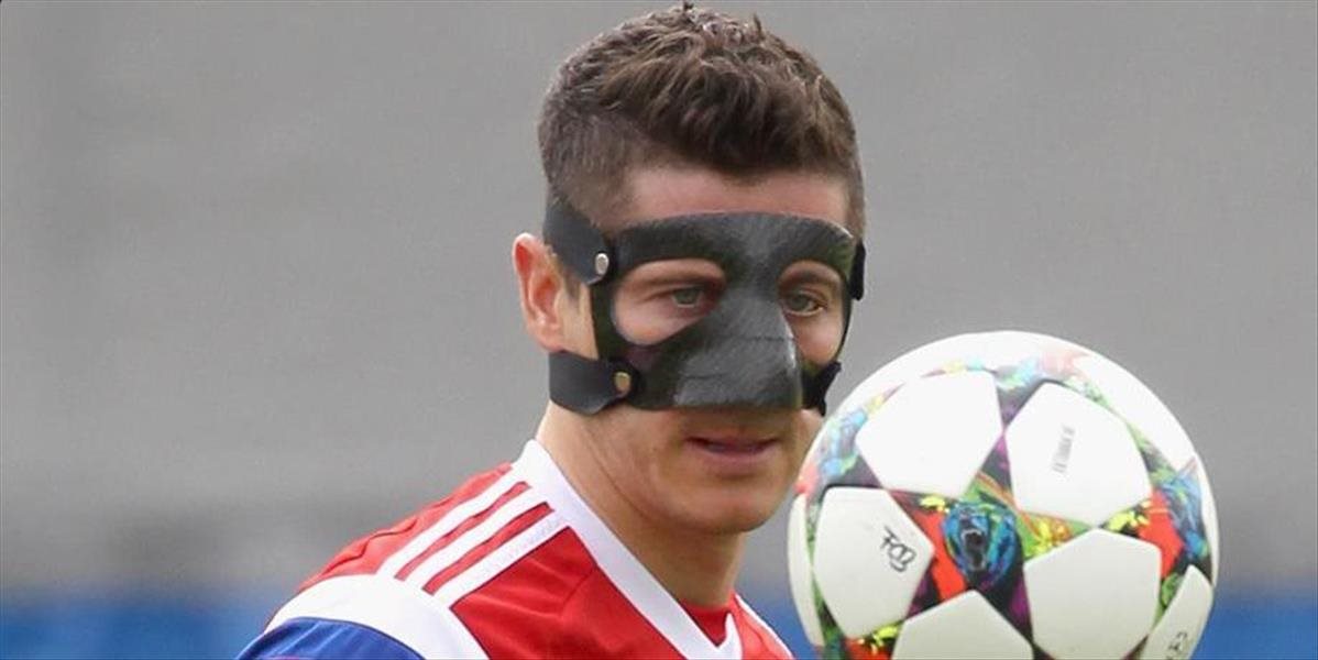 Lewandowski trénoval s maskou na tvári, proti Barcelone chce nastúpiť