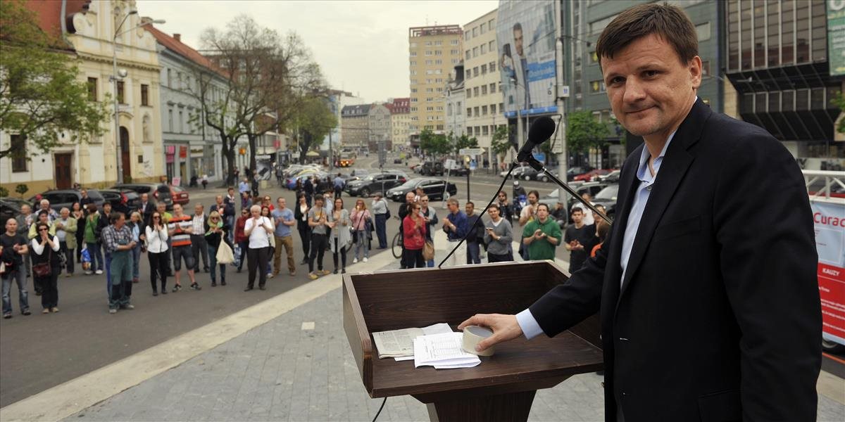 FOTO Veľké fiasko Hlinovho protestu v Bratislave: Prišlo iba pár ľudí