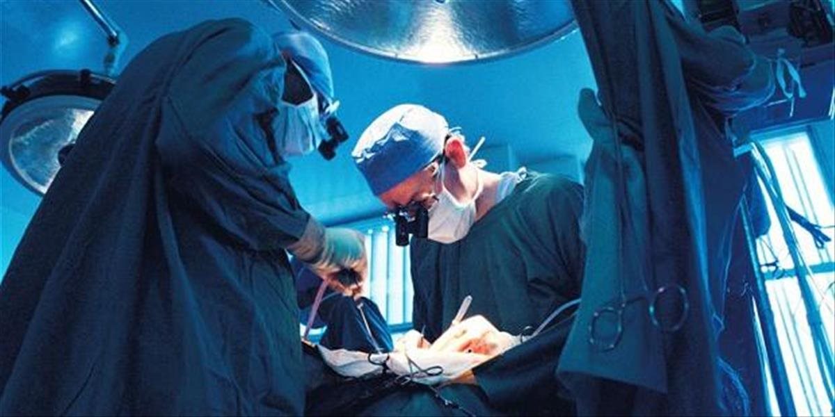 Unikátna transplantácia: Poľskí lekári úspešne transplantovali krčnú oblasť pacientovi s rakovinou