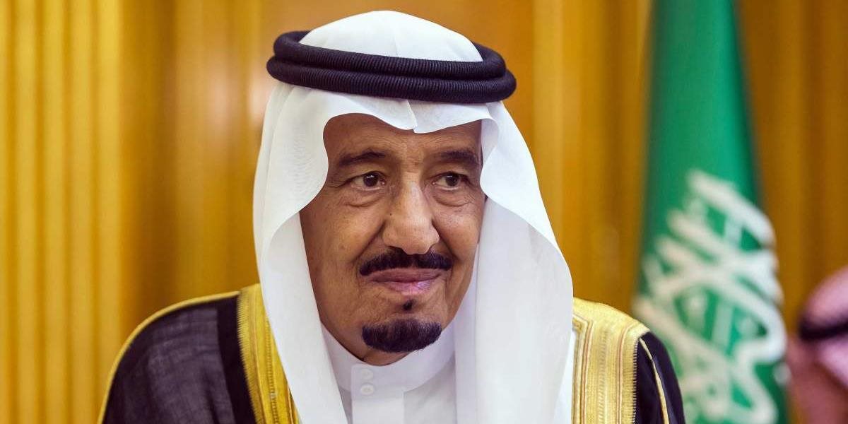 Saudský kráľ prepustil svojho šéfa protokolu, ktorý dal zaucho fotografovi