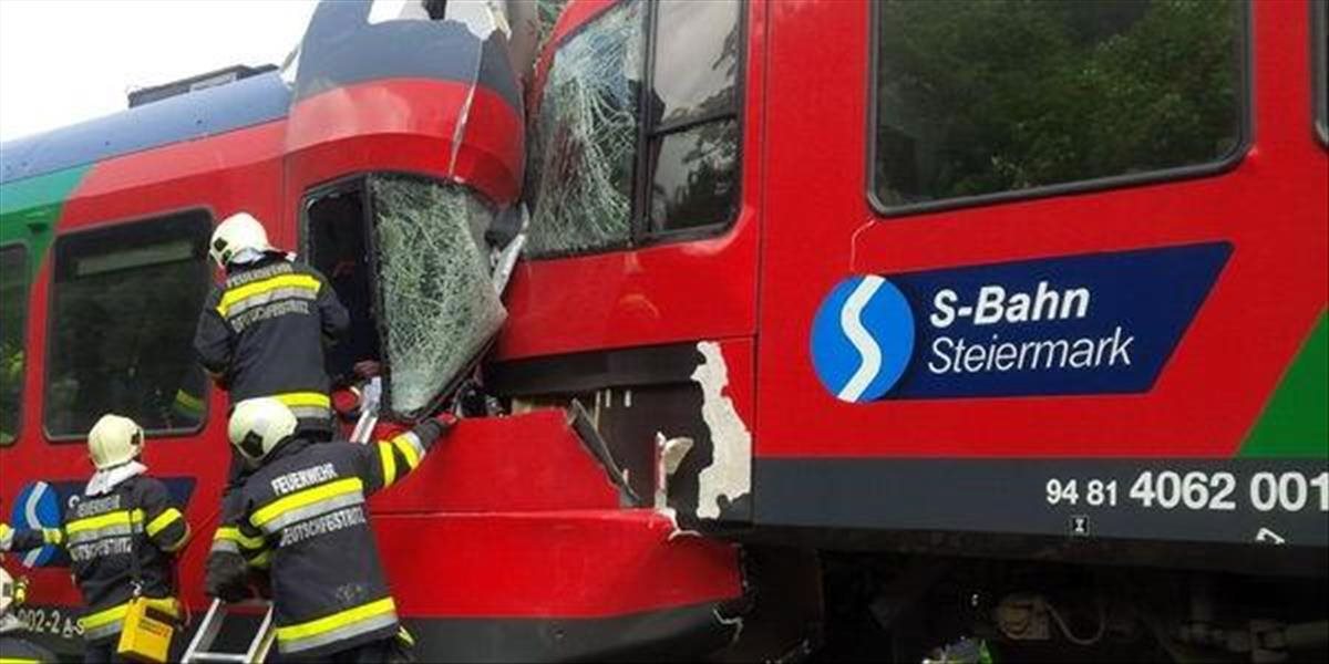 FOTO Pri rakúskom Grazi sa zrazili dva osobné vlaky, zomrel rušňovodič