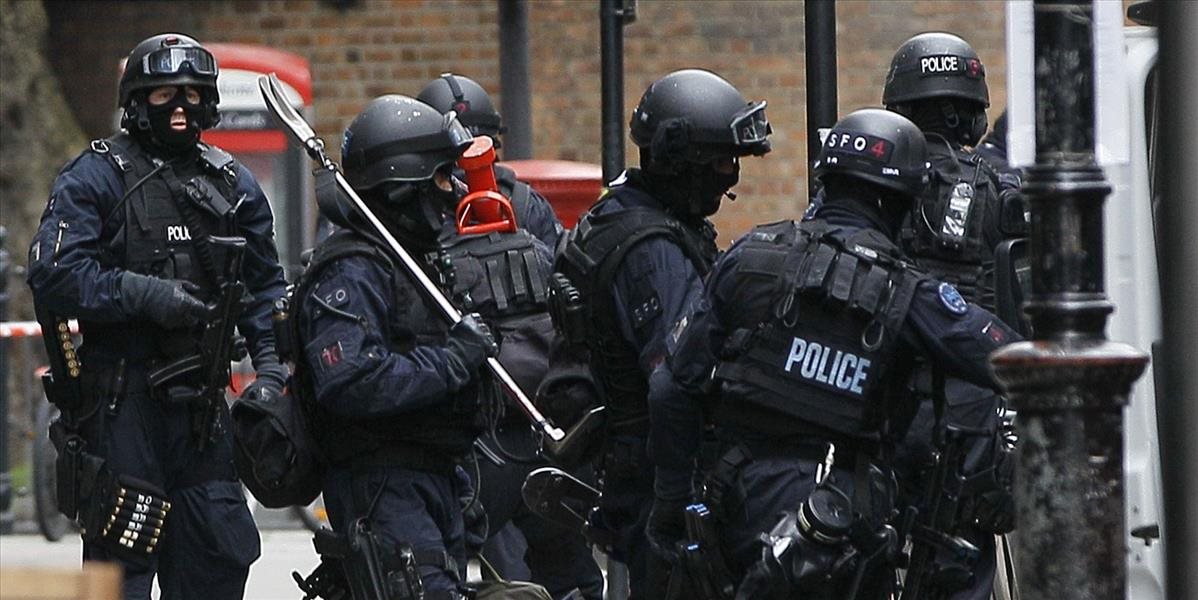 Britská polícia zadržala 7 ľudí podozrivých z finančných podvodov