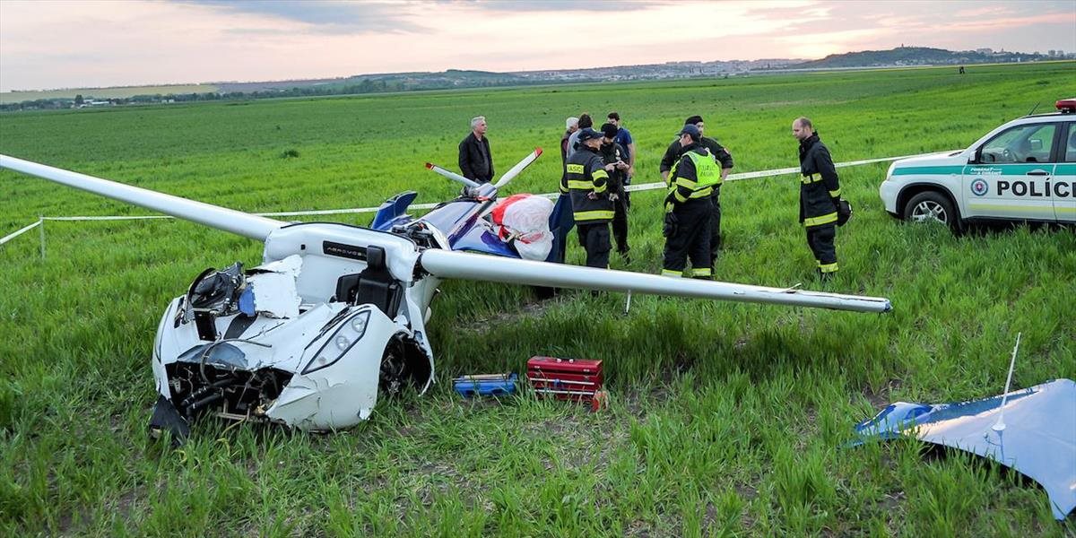 Slovenský aeromobil havaroval na janíkovskom letisku v Nitre: Šoféra zachránil padák!